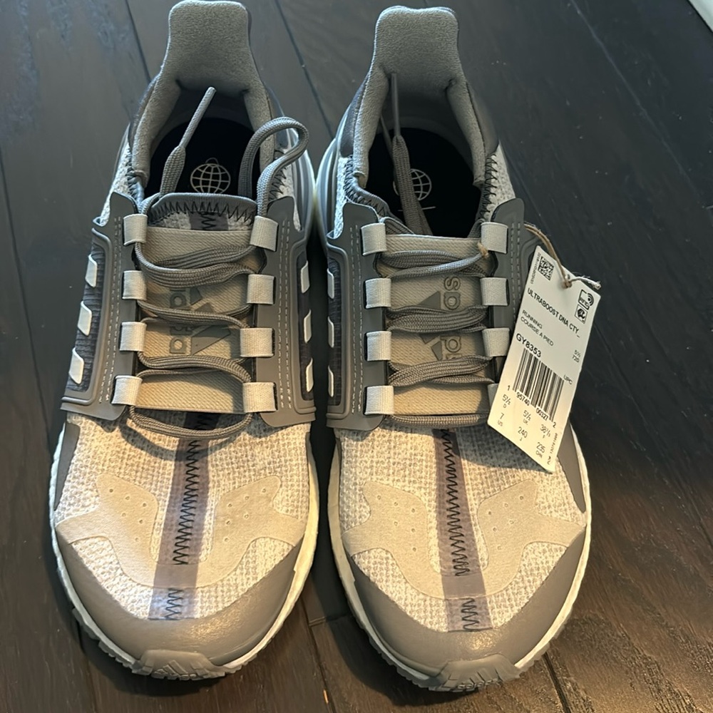 NEW W TAG! ULTRABOOST DNA CITY XPLORER OUTDOOR TRAIL SHOES size 7